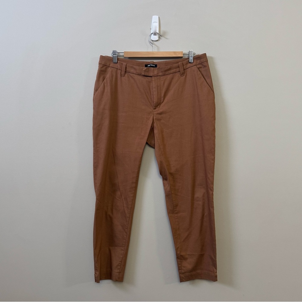 Arc’teryx women’s Devis cropped straight leg tan pants